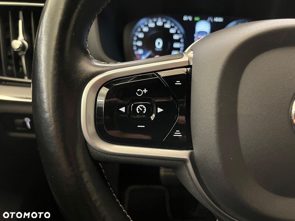Volvo V60 B4 B R-Design - 21