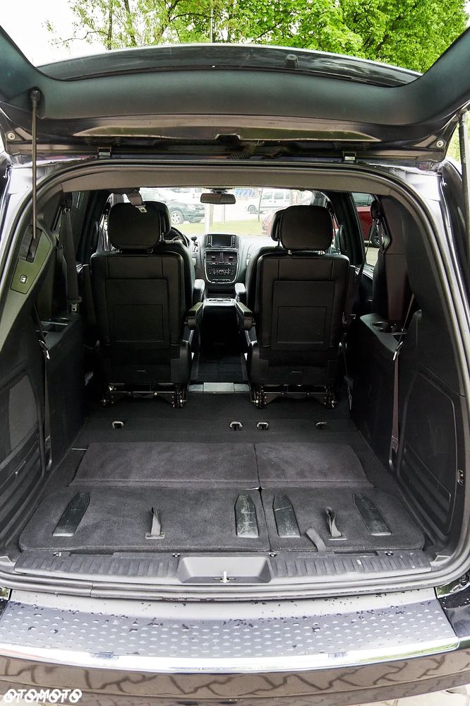 Dodge Caravan - 21