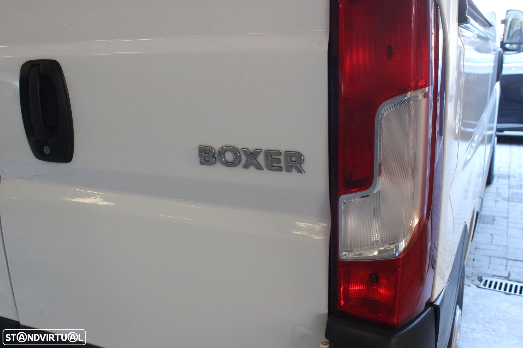Peugeot Boxer 2.0 BlueHDi 333 L2H2 Premium - 16