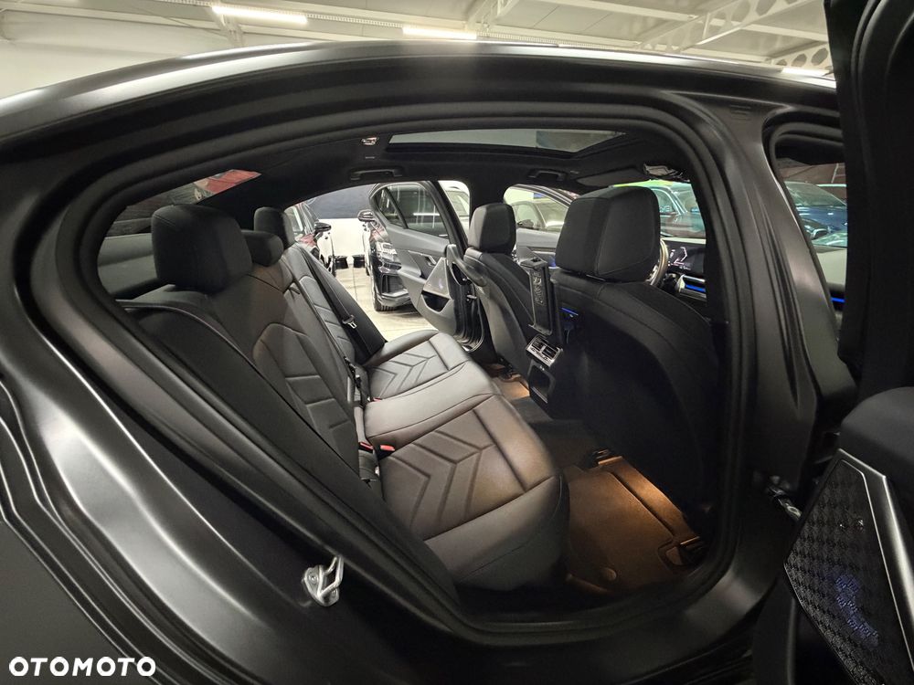 BMW Seria 5 520d xDrive mHEV M Sport - 23