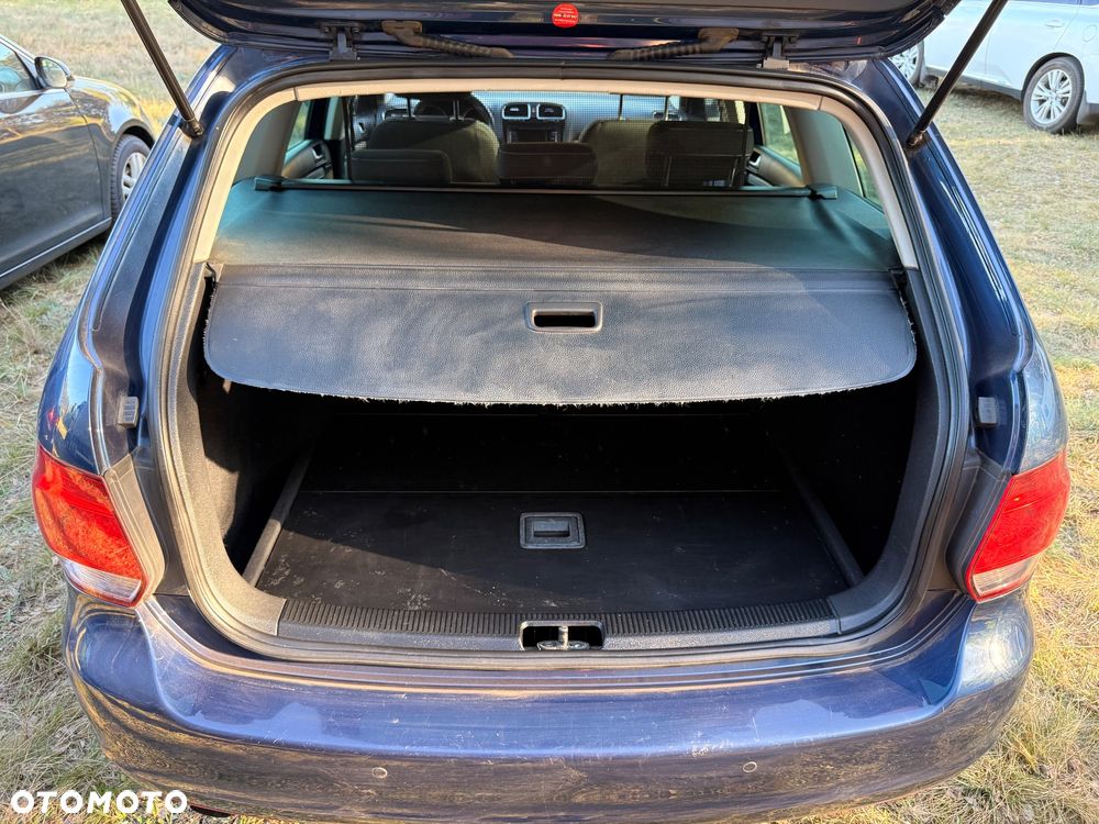 Volkswagen Golf 1.6 TDI DPF BlueMotion Technology MATCH - 17
