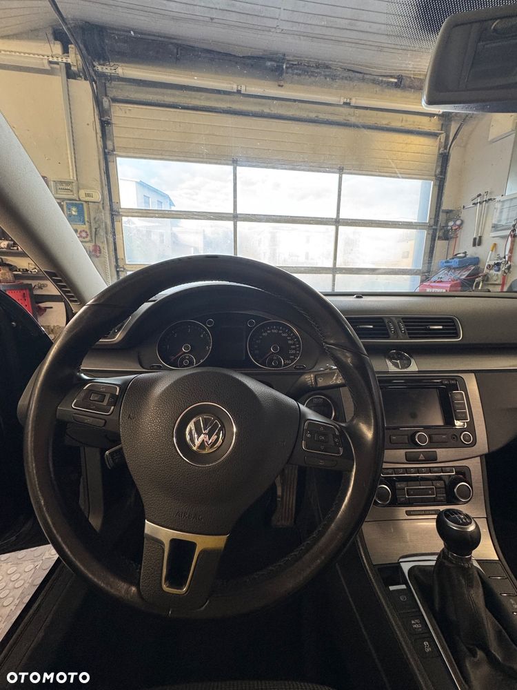 Volkswagen Passat 1.6 TDI Comfortline - 11