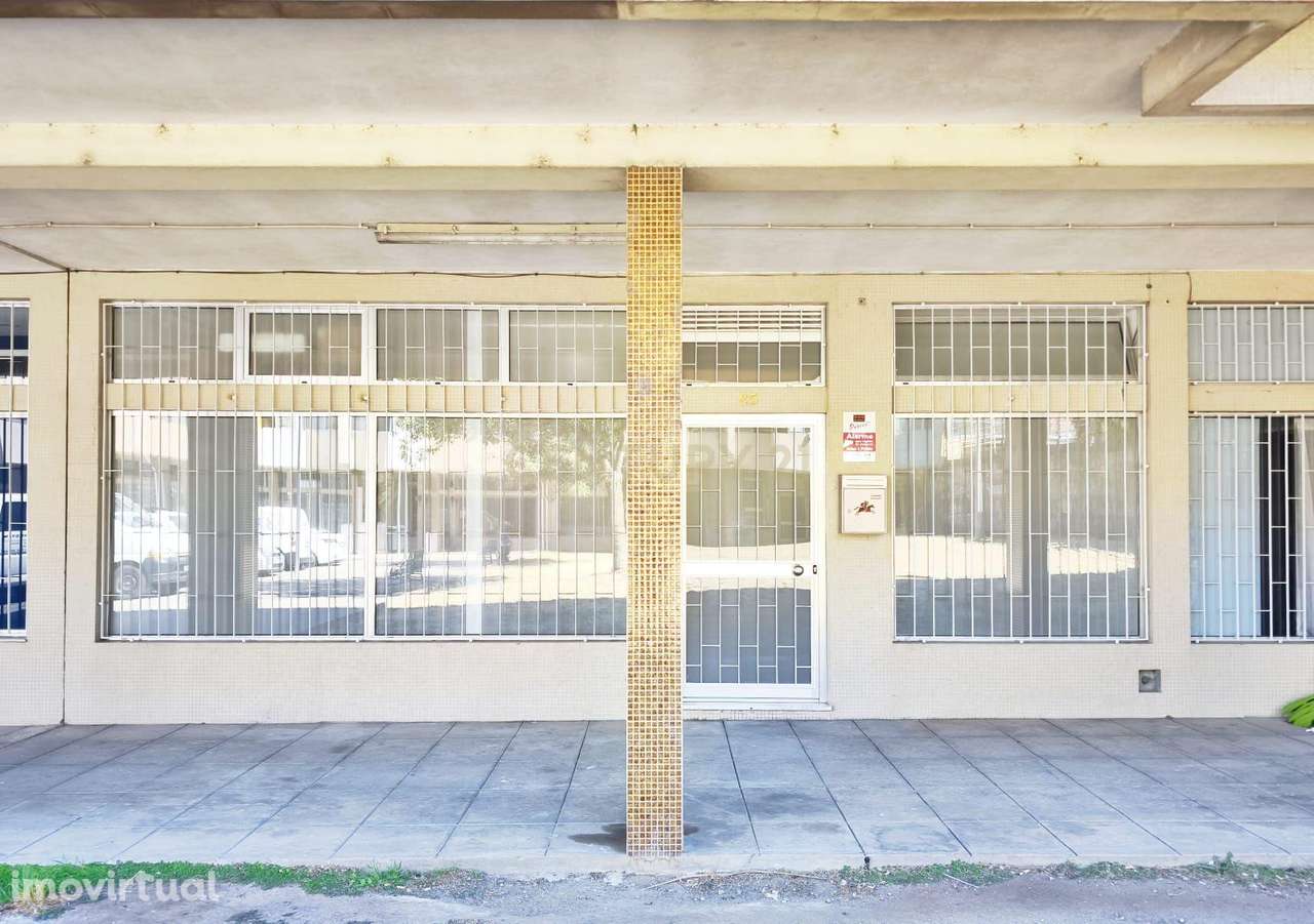 Loja brevemente convertida em apartamento T3 arrendado por 3 anos  - S - Grande imagem: 3/36