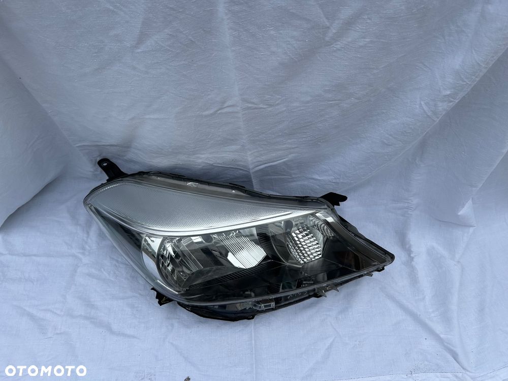 Lampa prawa Europejska Toyota Yaris III 11-14r - 4