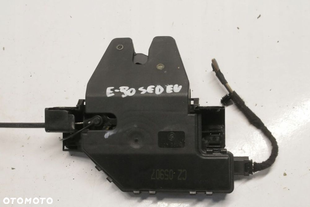 zamek klapy bagażnika BMW E90 - 7