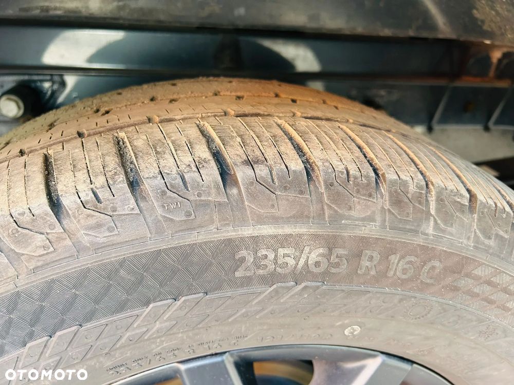 Mercedes-Benz ML-T570 - 26