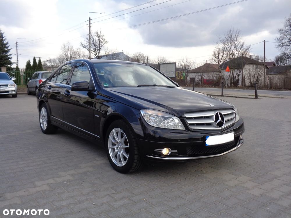 Mercedes-Benz Klasa C 180 CGI BlueEFFICIENCY Avantgarde - 11