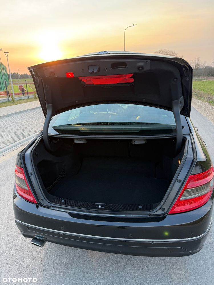 Mercedes-Benz Klasa C 220 CDI DPF Automatik Avantgarde - 11