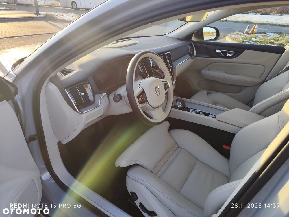 Volvo V60 B4 B Plus Dark - 17