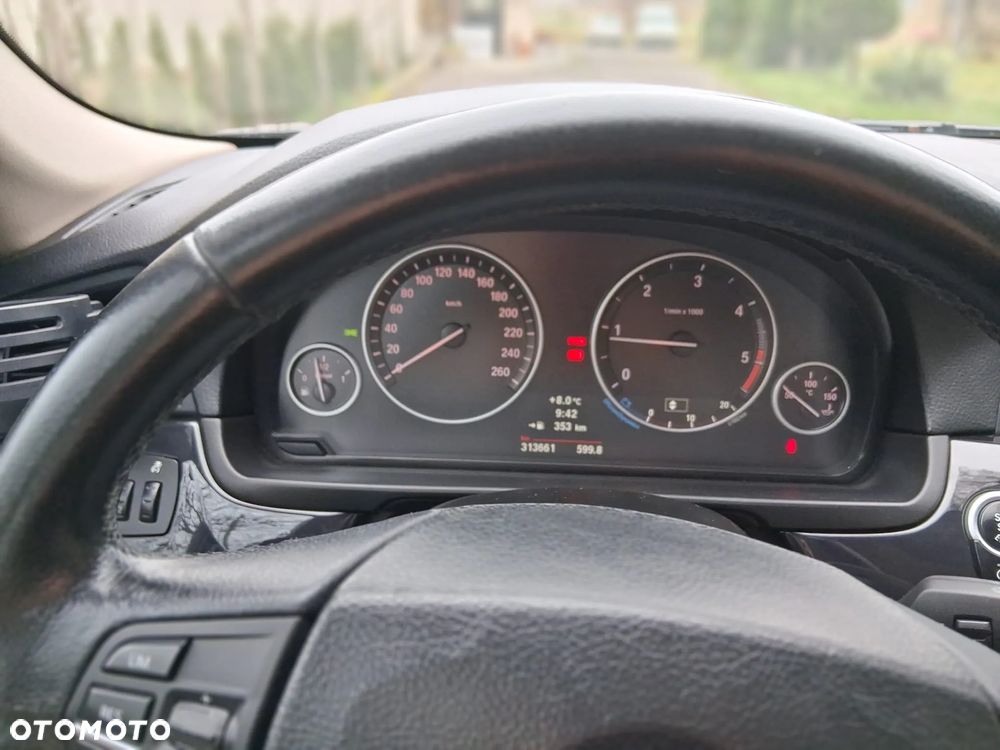 BMW Seria 5 520d Luxury Line - 9