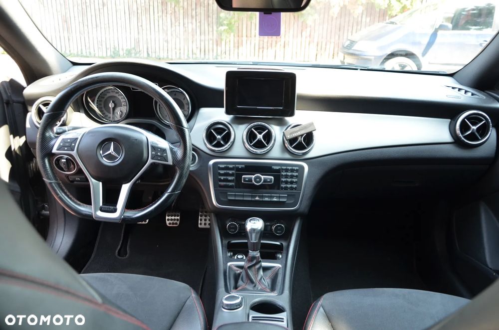 Mercedes-Benz CLA 200 CDI AMG Line - 20