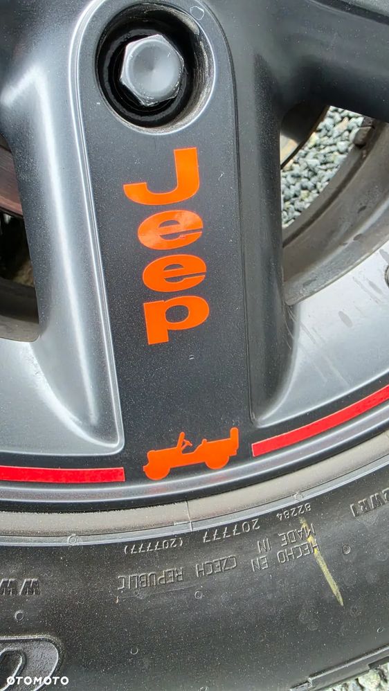 Jeep Grand Cherokee - 36