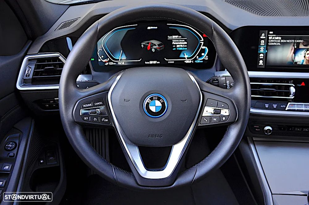 BMW 320 e Touring Corporate Edition Auto - 34