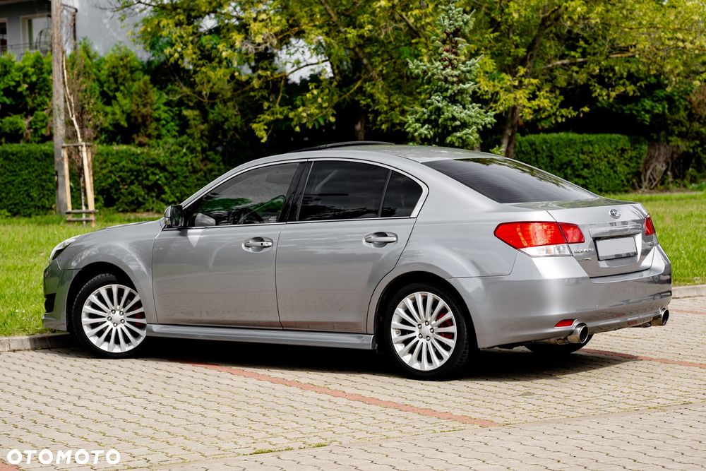 Subaru Legacy 2.5i GT - 4