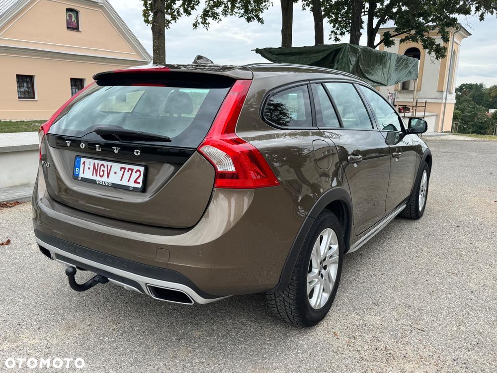 Volvo V60 Cross Country D3 Drive-E Momentum - 10