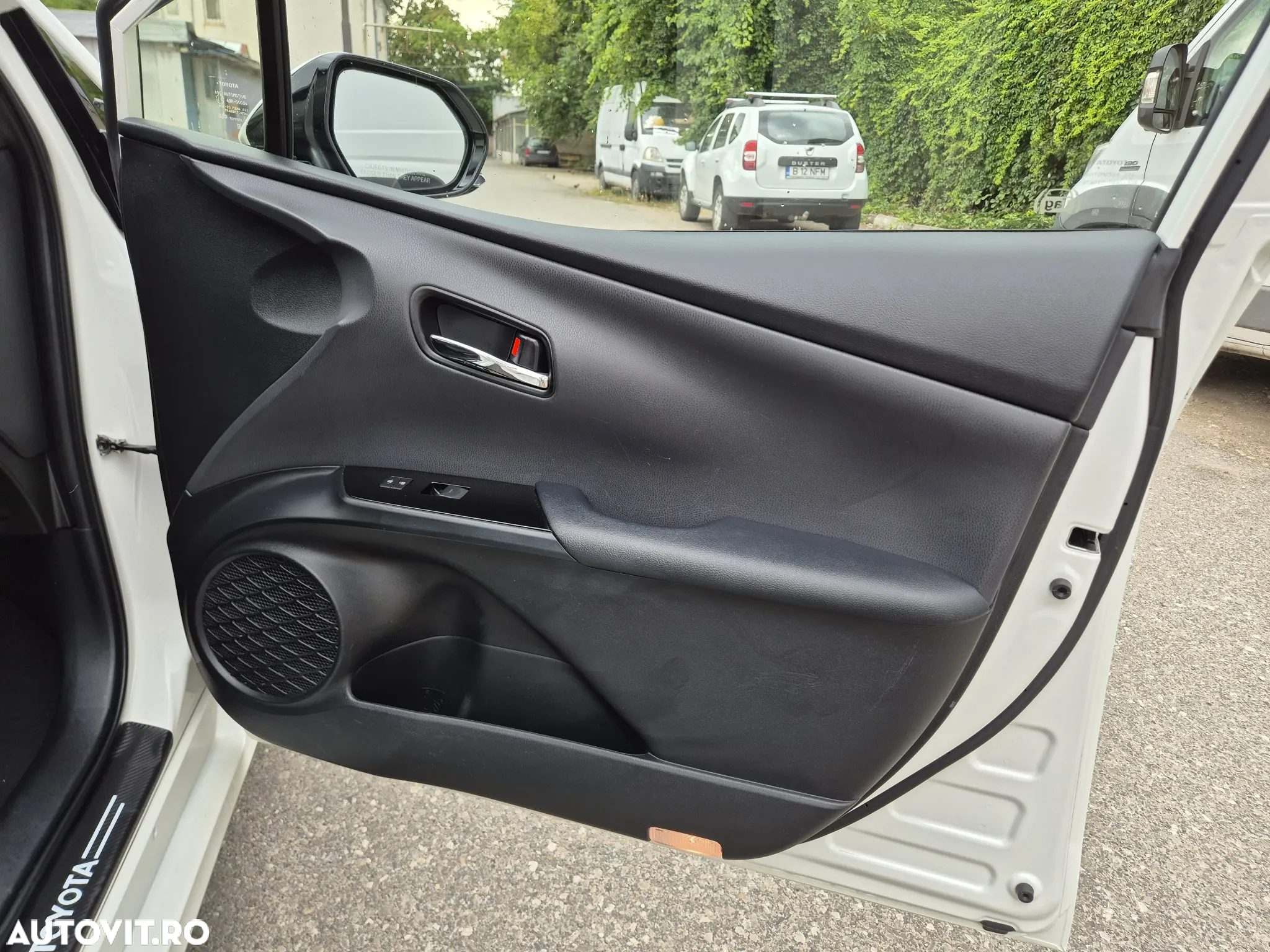 Toyota Prius Plug-in Hybrid Executive - 11
