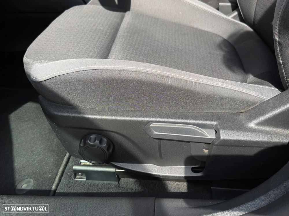 Ford Focus SW 1.5 TDCi EcoBlue Business - 13