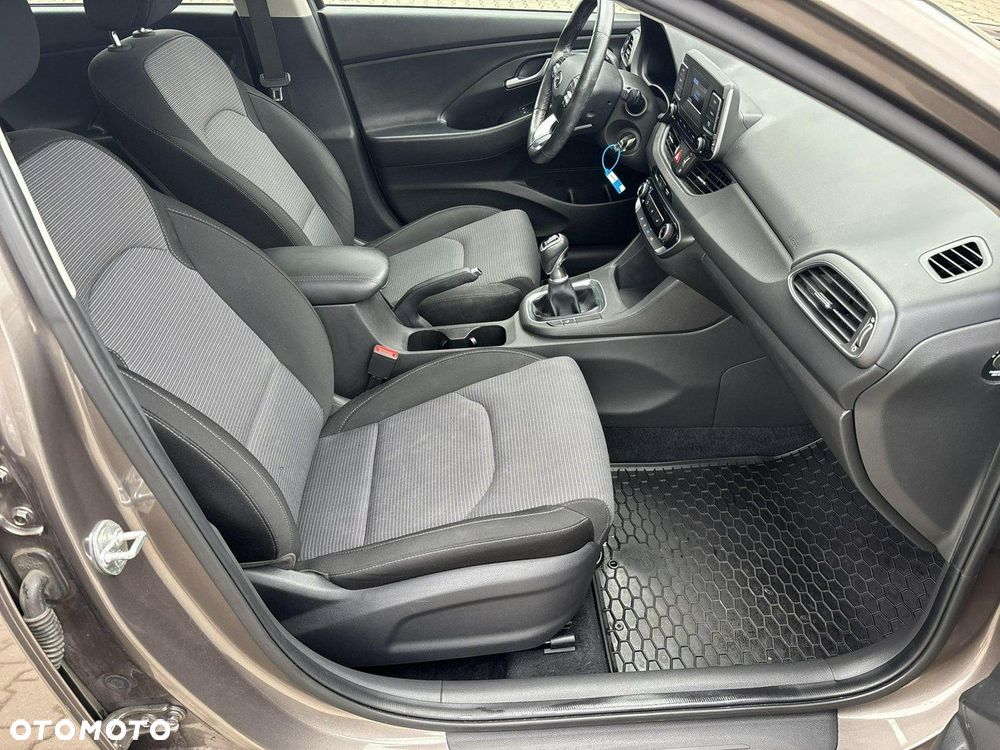 Hyundai i30 1.5 DPI Classic + - 18