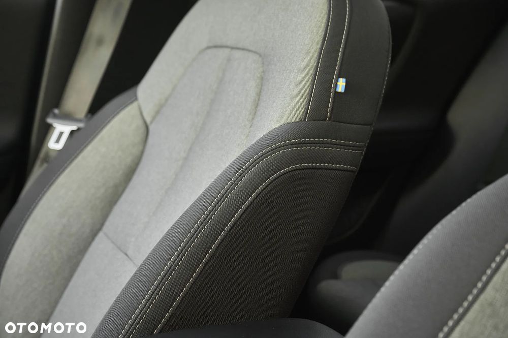 Volvo XC 40 T3 Momentum Pro - 36