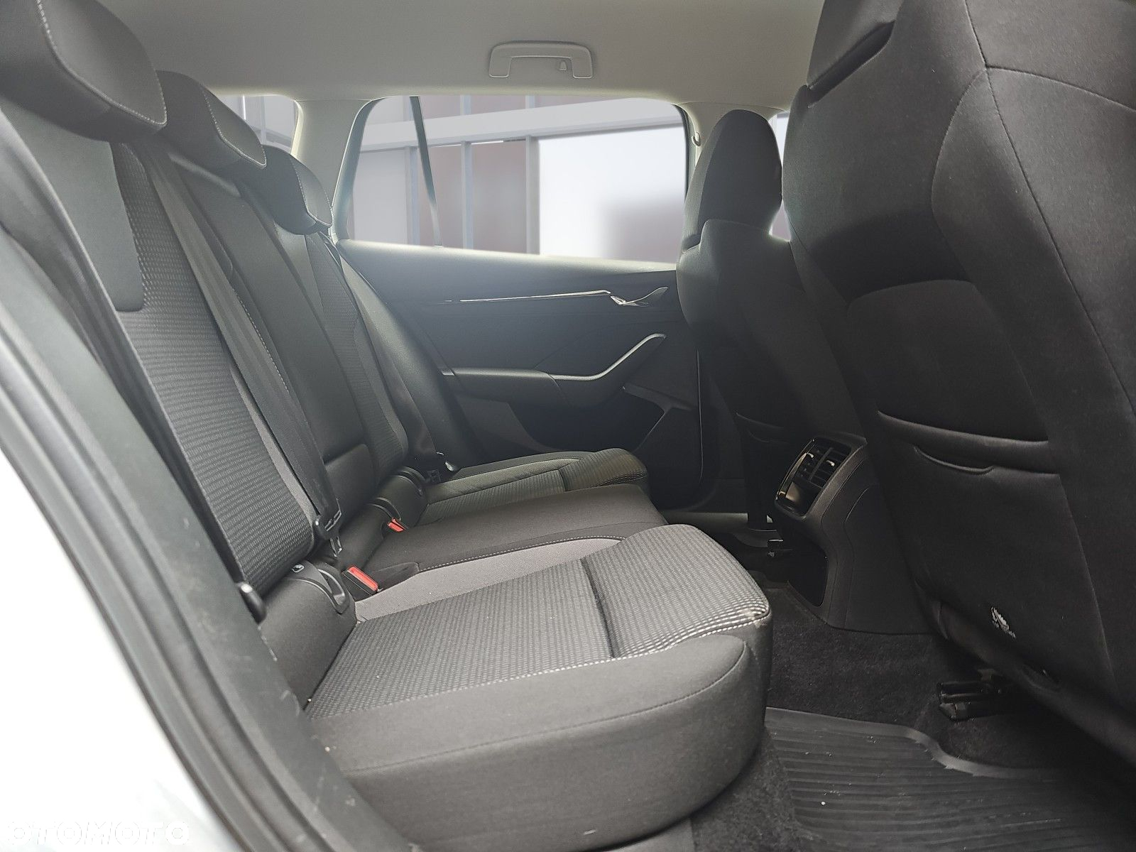 Skoda Octavia 2.0 TDI Ambition DSG - 13