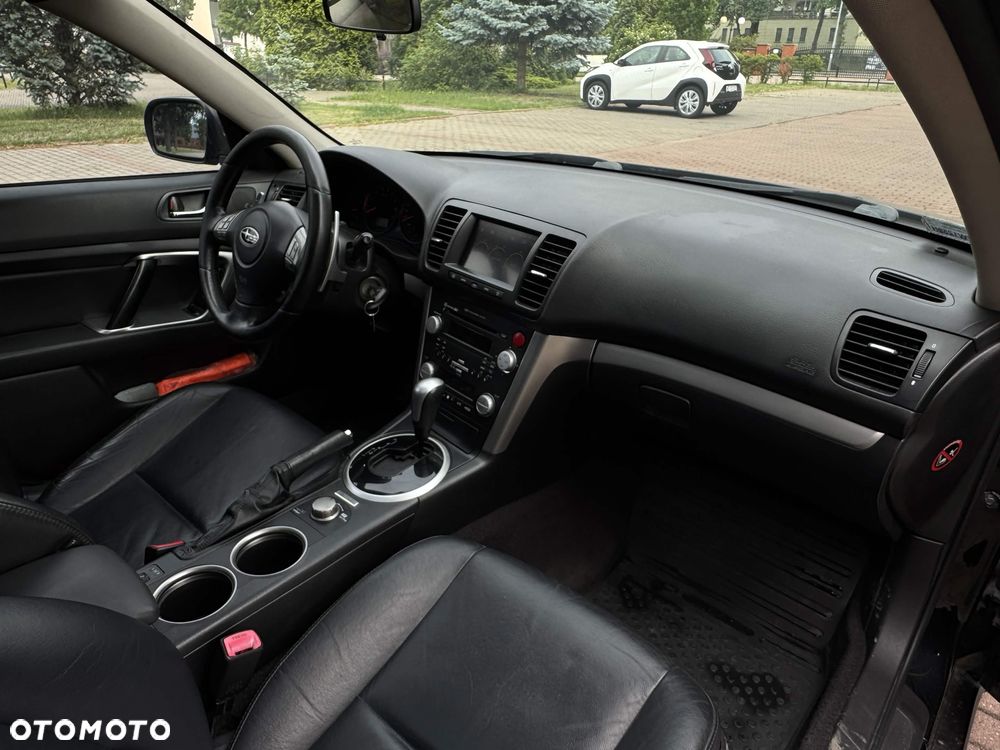 Subaru Legacy 3.0 H6 NAV - 19