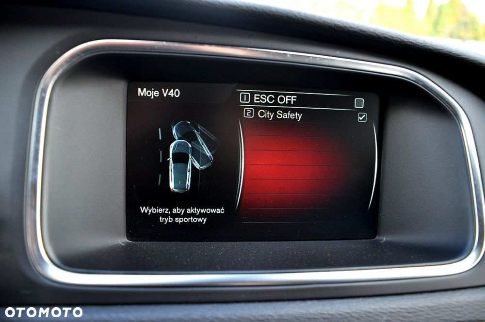 Volvo V40 D2 Drive-E R-Design Momentum - 29