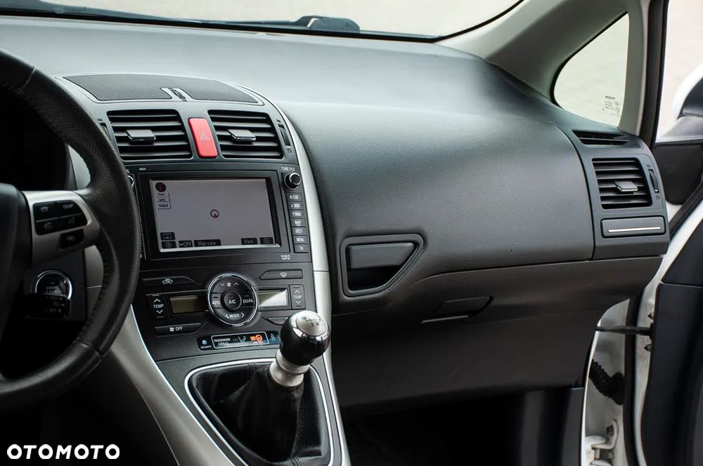 Toyota Auris 1.6 Executive - 33