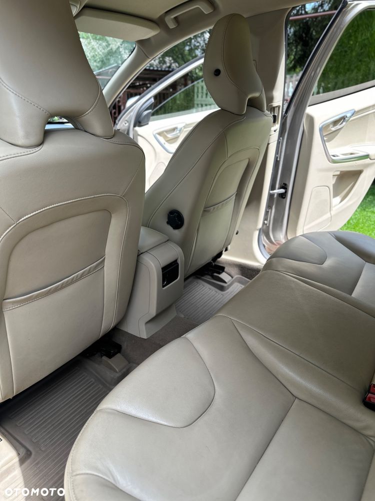 Volvo XC 60 D5 AWD Summum - 11