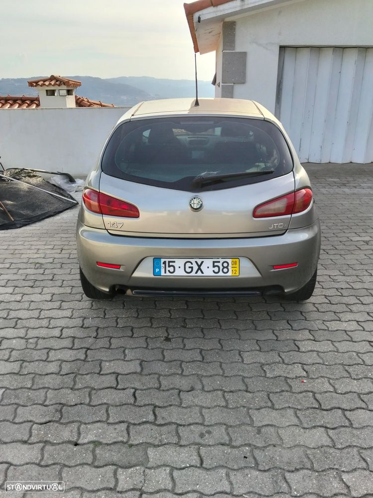Alfa Romeo 147 1.9 JTD Distinctive - 2