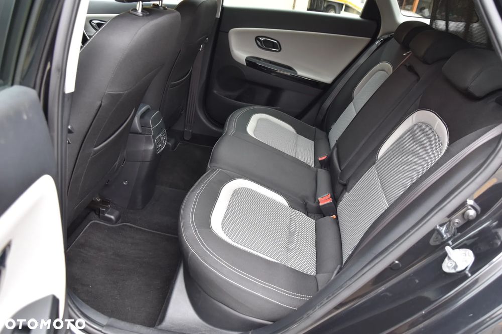 Kia Ceed 1.6 GDI SW DCT Spirit - 32