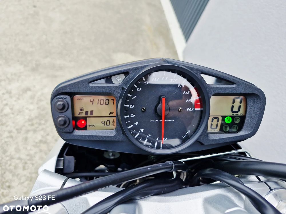 Suzuki GSR - 5