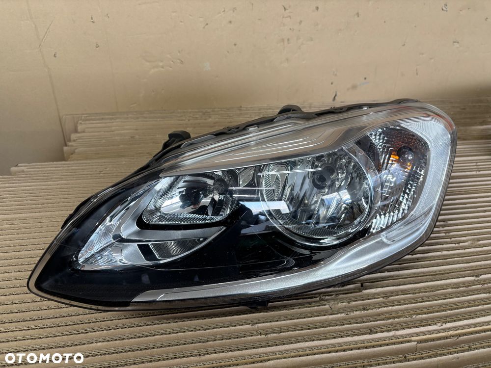 Volvo XC60 lift 13-16 lampa lewa zwykła - 1