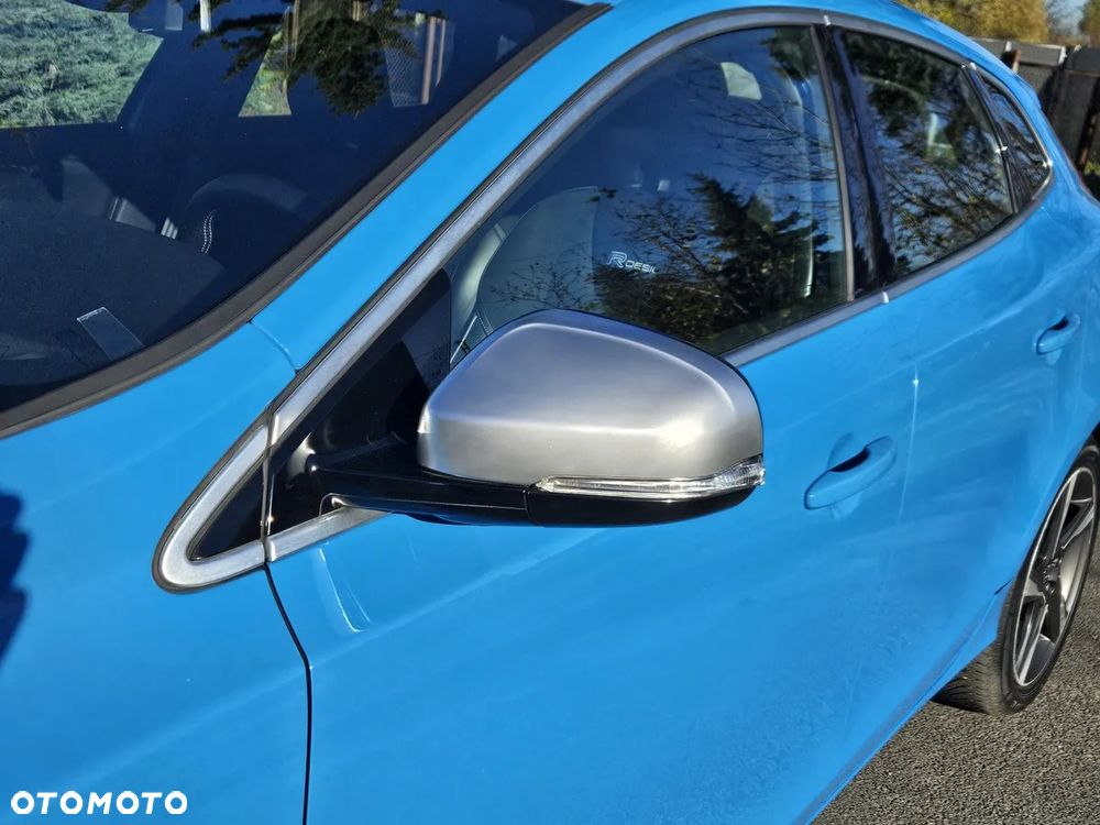 Volvo V40 D2 R-Design - 22