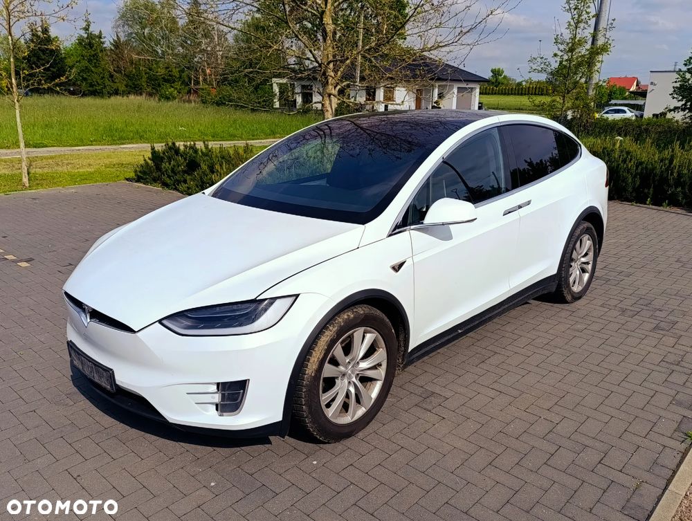 Tesla Model X - 26
