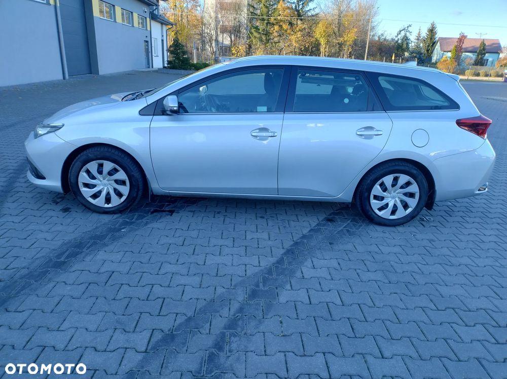 Toyota Auris 1.6 Premium - 4