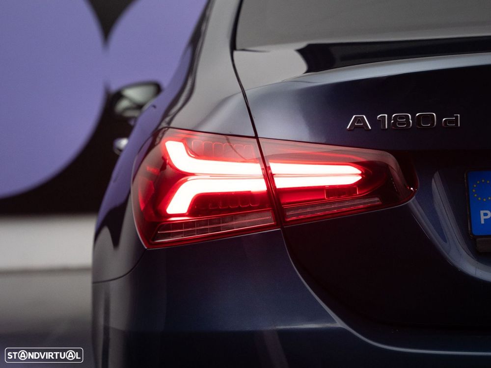 Mercedes-Benz A 180 Limousine d AMG Line Aut. - 11