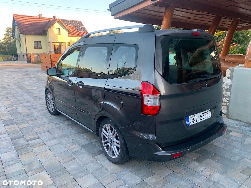 Ford Tourneo Courier 1.5 TDCi Titanium - 4