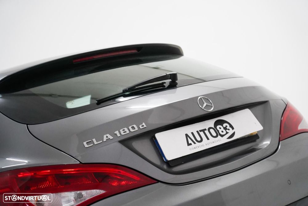 Mercedes-Benz CLA 180 d Shooting Brake Urban - 17