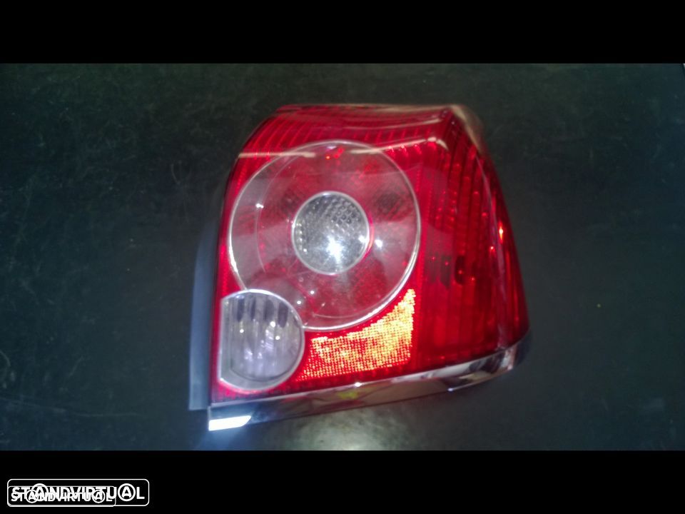 Farolim Toyota Avensis 2008 4 portas - 1