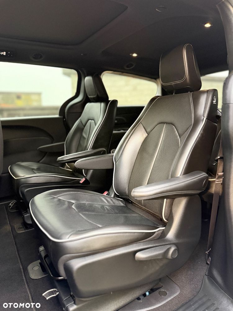 Chrysler Pacifica - 19