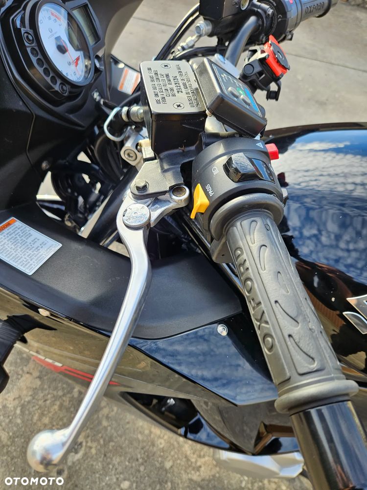 Suzuki GSX - 18