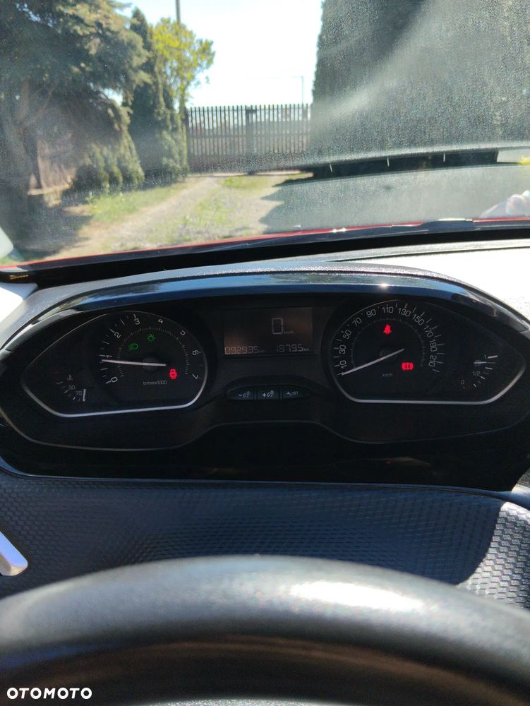 Peugeot 2008 1.2 Pure Tech Style S&S - 23