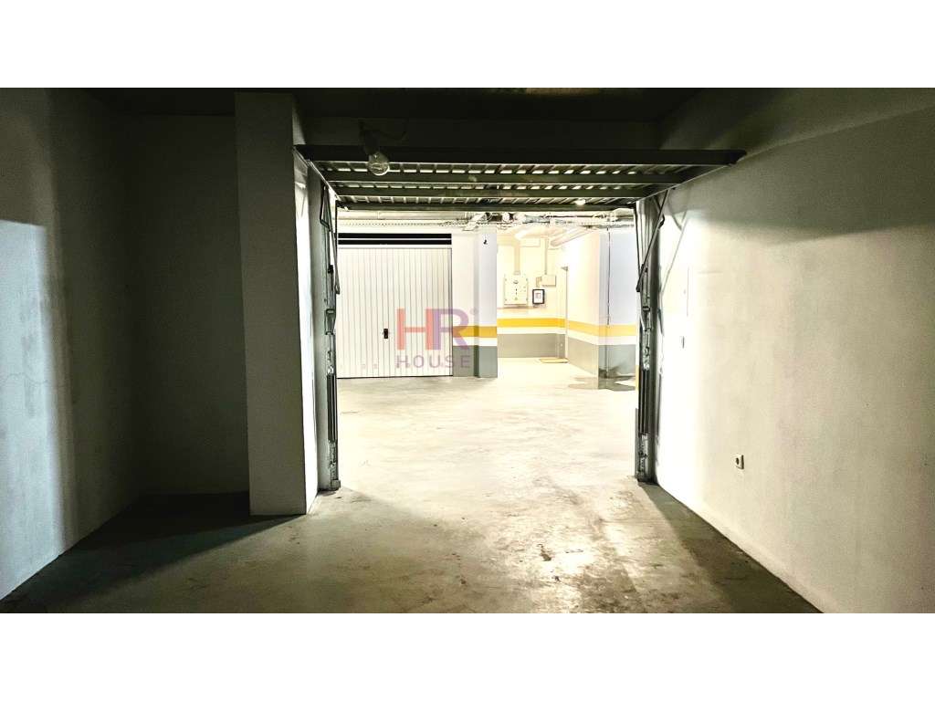 Arrenda-se Garagem Quinta da Portela - Grande imagem: 4/5