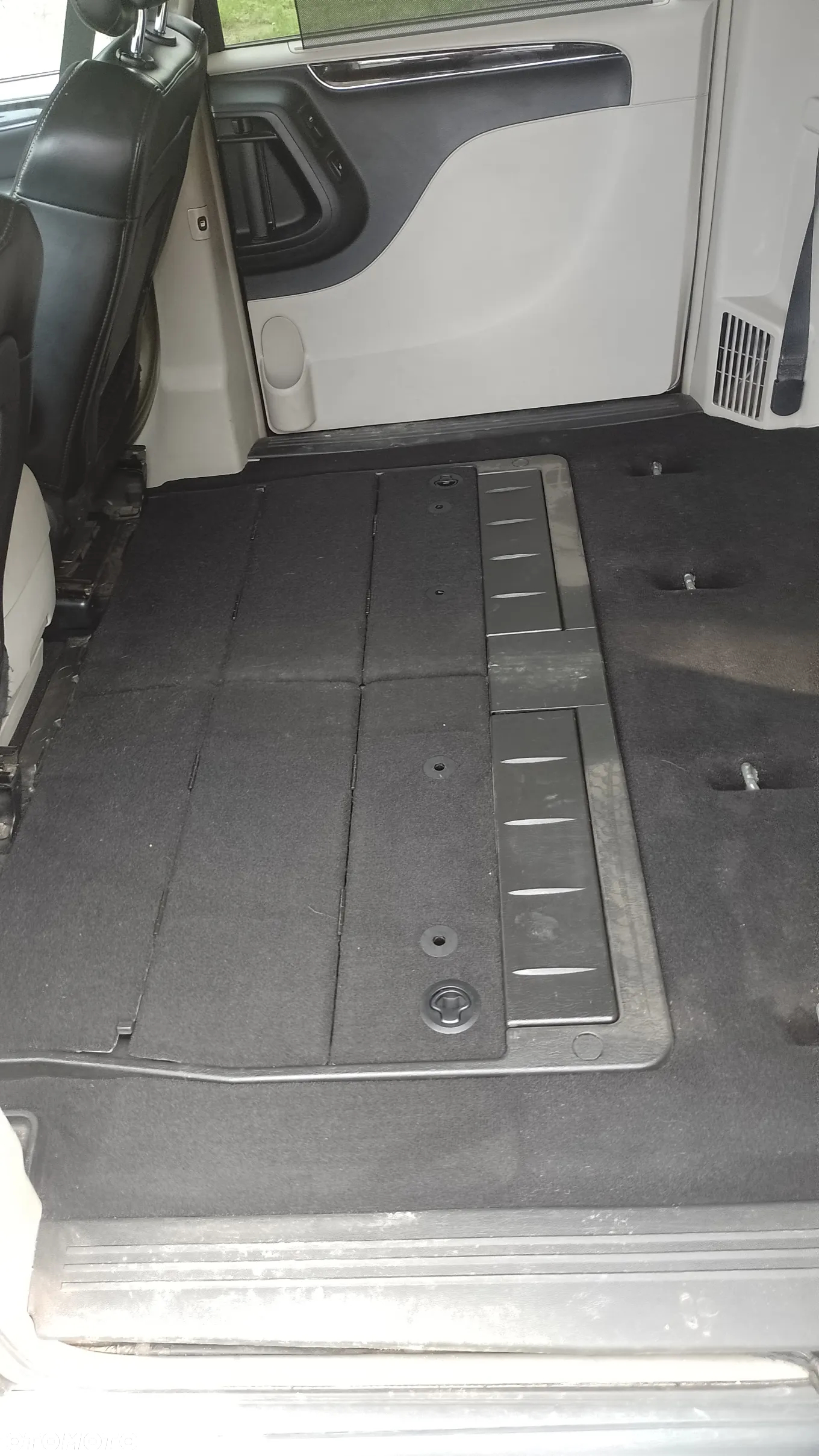 Lancia Voyager 3.6 Platinum - 24