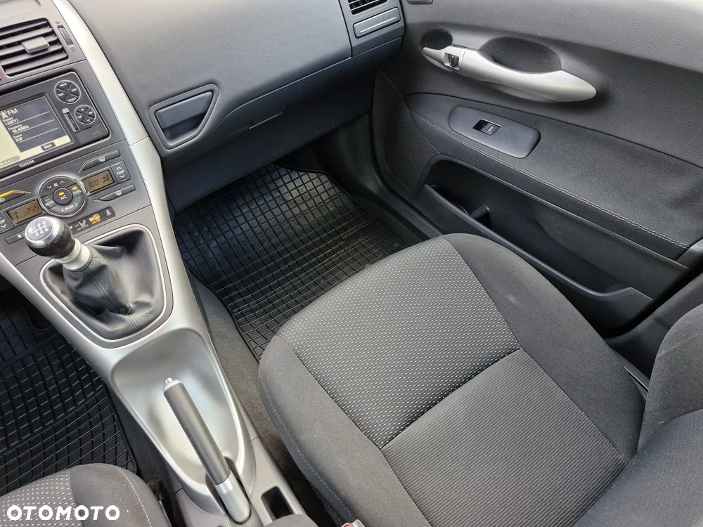 Toyota Auris - 16