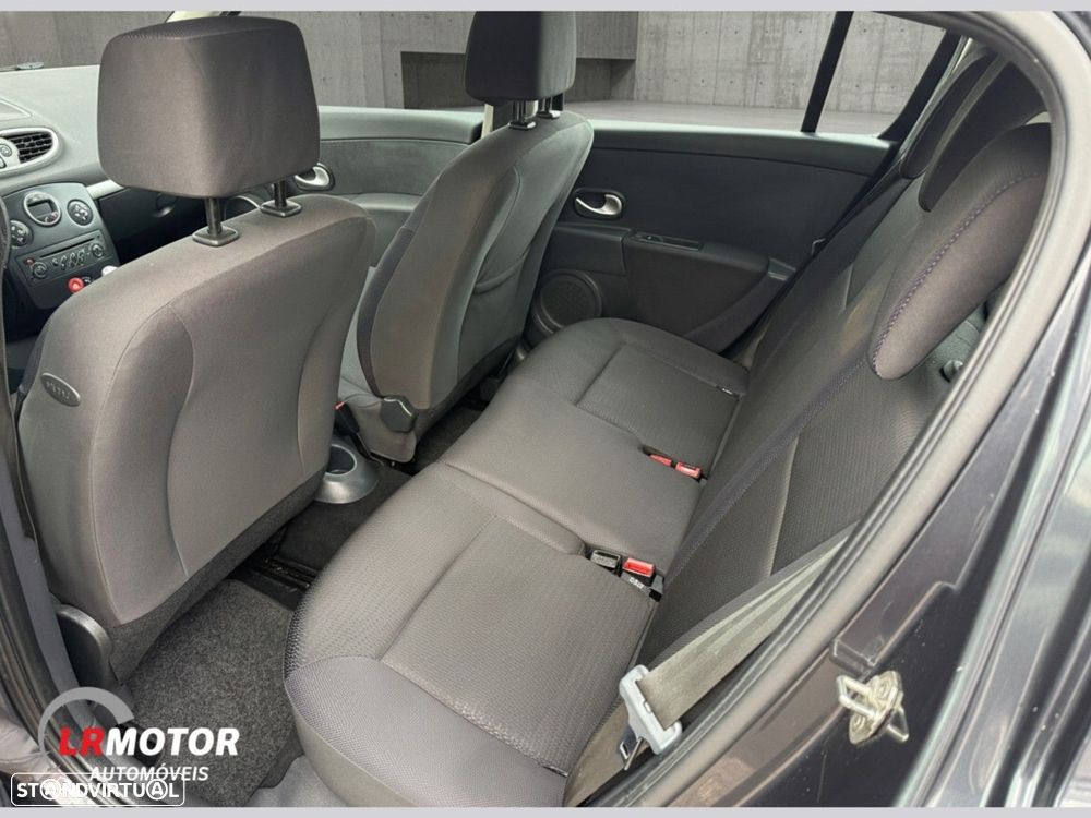 Renault Clio 1.5 dCi Dynamique S - 8