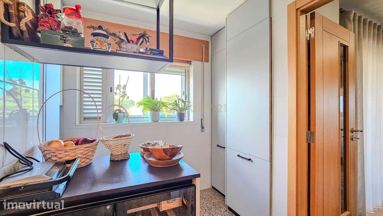 Apartamento T2 no Bonfim, Porto, terraço fechado e varanda. - Grande imagem: 3/32