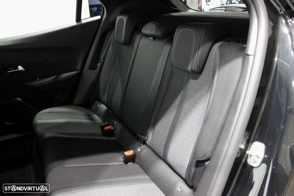 Peugeot 2008 1.5 BlueHDi Allure EAT8 - 37