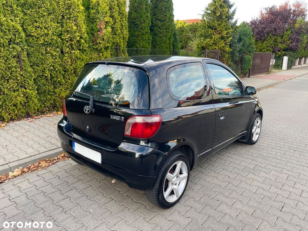 Toyota Yaris 2000 photo 3