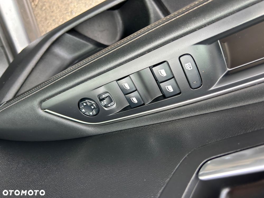 Peugeot 3008 1.5 BlueHDi Allure S&S - 19